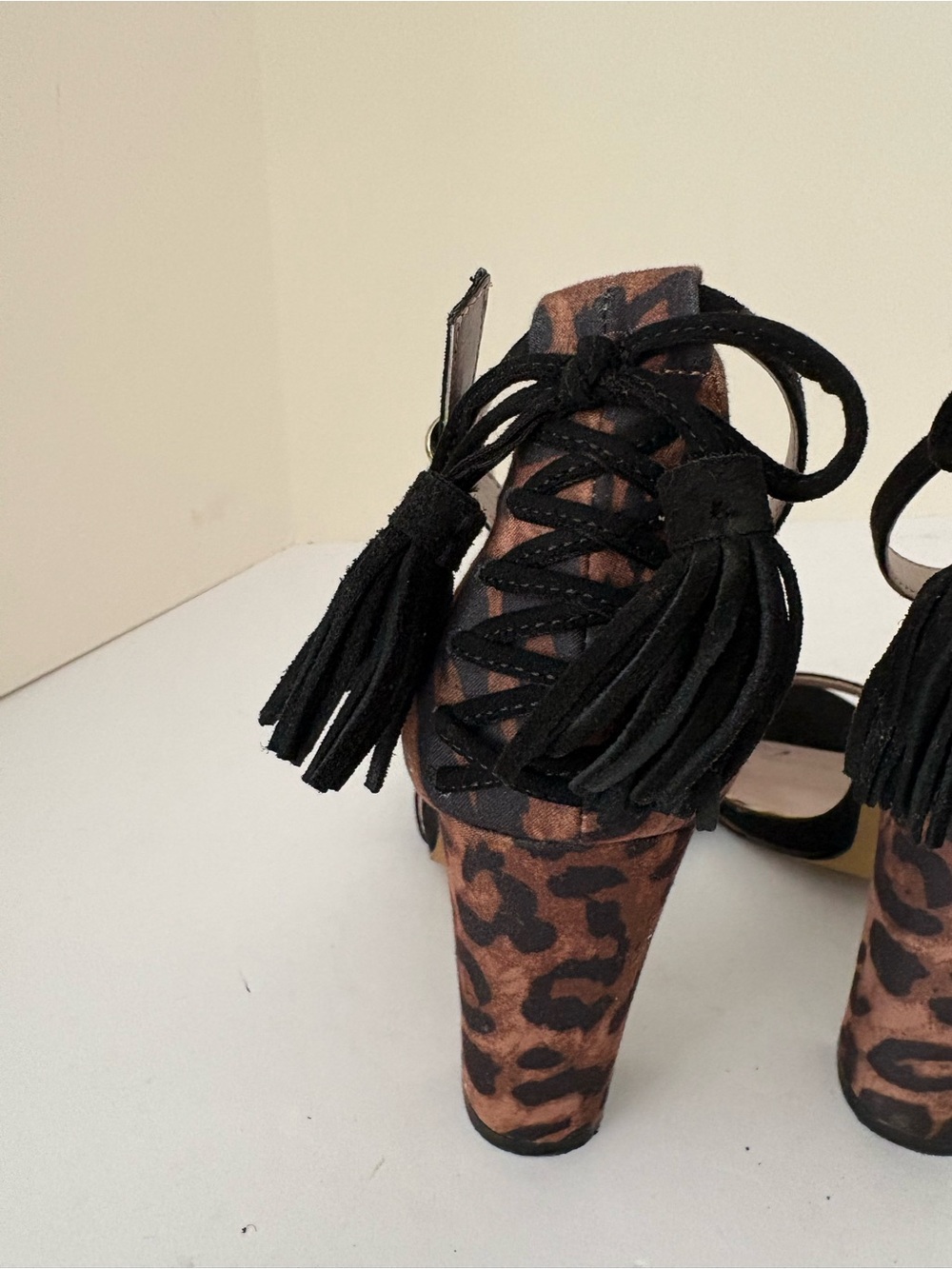 Betsey Johnson Rakko Leopard Print Block Heels. Black suede strap/tassels. Sz.6 - Picture 8 of 14